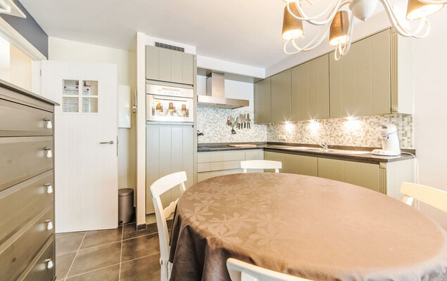 Sea Garden ground floor with garden - Photo 8